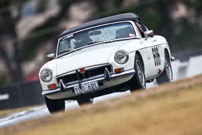 606;1970-MGB-V8-Roadster;21-March-2008;Australia;Bathurst;FOSC;Festival-of-Sporting-Cars;Mt-Panorama;NSW;New-South-Wales;Regularity;Tony-Warren;auto;motorsport;racing;super-telephoto