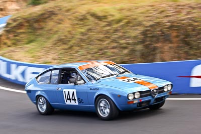 144;1976-Alfa-Romeo-Alfetta-GT;22-March-2008;Australia;Bathurst;FOSC;Festival-of-Sporting-Cars;Historic-Sports-and-Touring;Lyndon-McLeod;Mt-Panorama;NSW;New-South-Wales;auto;classic;motorsport;racing;telephoto;vintage