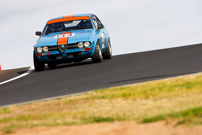 144;1976-Alfa-Romeo-Alfetta-GT;23-March-2008;Australia;Bathurst;FOSC;Festival-of-Sporting-Cars;Historic-Sports-and-Touring;Lyndon-McLeod;Mt-Panorama;NSW;New-South-Wales;auto;classic;motorsport;racing;super-telephoto;vintage