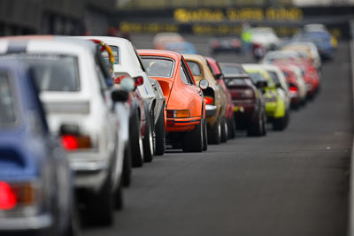 10;10-April-2009;1974-Porsche-911-Carrera;30092H;Australia;Bathurst;Bill-Pye;FOSC;Festival-of-Sporting-Cars;Mt-Panorama;NSW;New-South-Wales;atmosphere;auto;group;motorsport;pit-lane;racing;super-telephoto