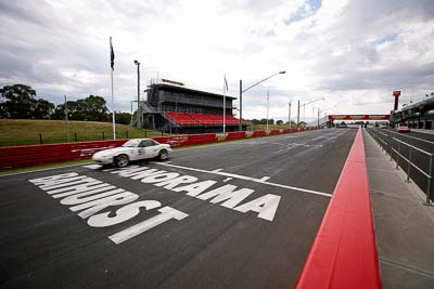 911;10-April-2009;1990-Mazda-MX‒5;Adam-Dodd;Australia;Bathurst;FOSC;Festival-of-Sporting-Cars;Marque-and-Production-Sports;Mazda-MX‒5;Mazda-MX5;Mazda-Miata;Mt-Panorama;NSW;New-South-Wales;auto;clouds;motorsport;racing;sky;wide-angle