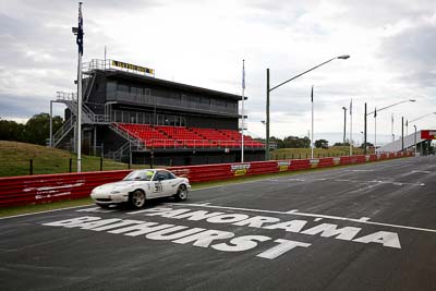 911;10-April-2009;1990-Mazda-MX‒5;Adam-Dodd;Australia;Bathurst;FOSC;Festival-of-Sporting-Cars;Marque-and-Production-Sports;Mazda-MX‒5;Mazda-MX5;Mazda-Miata;Mt-Panorama;NSW;New-South-Wales;auto;clouds;motorsport;racing;sky;wide-angle