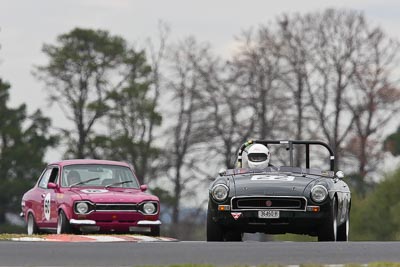 22;10-April-2009;1971-MGB-Roadster;36460H;Australia;Bathurst;FOSC;Festival-of-Sporting-Cars;Geoff-Pike;Mt-Panorama;NSW;New-South-Wales;Sports-Touring;auto;motorsport;racing;super-telephoto