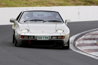 84;10-April-2009;1984-Porsche-928S;908FNN;Australia;Bathurst;FOSC;Festival-of-Sporting-Cars;Mt-Panorama;NSW;New-South-Wales;Regularity;Sean-Conway;auto;motorsport;racing;super-telephoto