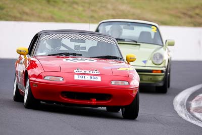 166;10-April-2009;1989-Mazda-MX‒5;Australia;Bathurst;Chris-West;FOSC;Festival-of-Sporting-Cars;Mazda-MX‒5;Mazda-MX5;Mazda-Miata;Mt-Panorama;NSW;New-South-Wales;Regularity;TOT933;auto;motorsport;racing;super-telephoto