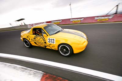 313;10-April-2009;1990-Mazda-MX‒5;Australia;Bathurst;FOSC;Festival-of-Sporting-Cars;George-Vergotis;Mazda-MX‒5;Mazda-MX5;Mazda-Miata;Mt-Panorama;NSW;New-South-Wales;Regularity;auto;motorsport;racing;wide-angle