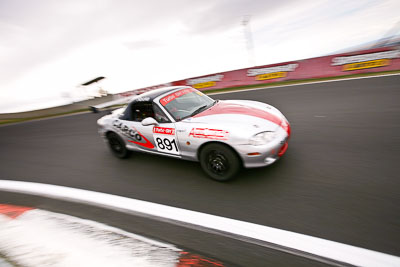 891;10-April-2009;2002-Mazda-MX‒5;Australia;Bathurst;FOSC;Festival-of-Sporting-Cars;Mazda-MX‒5;Mazda-MX5;Mazda-Miata;Mt-Panorama;NSW;New-South-Wales;Patricia-Rooke;Regularity;auto;motion-blur;motorsport;racing;wide-angle