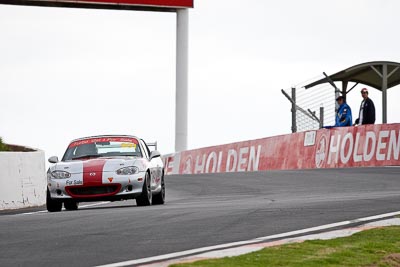 891;10-April-2009;2002-Mazda-MX‒5;Australia;Bathurst;FOSC;Festival-of-Sporting-Cars;Mazda-MX‒5;Mazda-MX5;Mazda-Miata;Mt-Panorama;NSW;New-South-Wales;Patricia-Rooke;Regularity;auto;motorsport;racing;super-telephoto