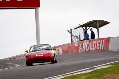 166;10-April-2009;1989-Mazda-MX‒5;Australia;Bathurst;Chris-West;FOSC;Festival-of-Sporting-Cars;Mazda-MX‒5;Mazda-MX5;Mazda-Miata;Mt-Panorama;NSW;New-South-Wales;Regularity;TOT933;auto;motorsport;racing;super-telephoto