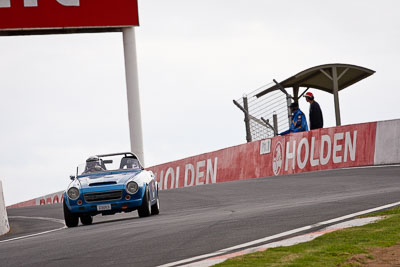 121;10-April-2009;1969-Datsun-2000-Sports;32608H;Australia;Bathurst;Danny-Castro;FOSC;Festival-of-Sporting-Cars;Mt-Panorama;NSW;New-South-Wales;Regularity;auto;motorsport;racing;super-telephoto