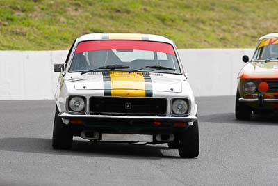 71;10-April-2009;1972-Holden-Torana-XU‒1;Australia;Bathurst;FOSC;Festival-of-Sporting-Cars;Historic-Touring-Cars;Ian-Sawtell;Mt-Panorama;NSW;New-South-Wales;auto;classic;motorsport;racing;super-telephoto;vintage