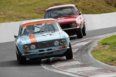 12;10-April-2009;1972-Alfa-Romeo-GTV-2000;Australia;Bathurst;FOSC;Festival-of-Sporting-Cars;Historic-Touring-Cars;Mt-Panorama;NSW;New-South-Wales;Wes-Anderson;auto;classic;motorsport;racing;super-telephoto;vintage