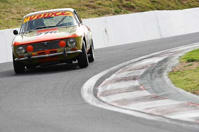 276;10-April-2009;1973-Alfa-Romeo-105-GTV;Australia;Bathurst;Bill-Magoffin;FOSC;Festival-of-Sporting-Cars;Historic-Touring-Cars;Mt-Panorama;NSW;New-South-Wales;auto;classic;motorsport;racing;super-telephoto;vintage