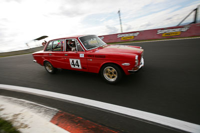 44;10-April-2009;1972-Volvo-164-E;Australia;Bathurst;FOSC;Festival-of-Sporting-Cars;Historic-Touring-Cars;Mt-Panorama;NSW;New-South-Wales;Vince-Harmer;auto;classic;motorsport;racing;vintage;wide-angle