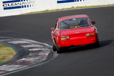 33;10-April-2009;1973-Alfa-Romeo-105-GTV;Australia;Barry-Wise;Bathurst;FOSC;Festival-of-Sporting-Cars;Historic-Sports-Cars;Mt-Panorama;NSW;New-South-Wales;auto;classic;motorsport;racing;super-telephoto;vintage