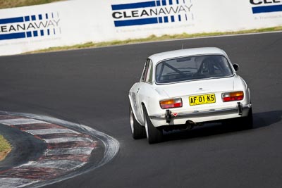 149;10-April-2009;1973-Alfa-Romeo-105-GTV;AF01KS;Australia;Bathurst;FOSC;Festival-of-Sporting-Cars;Historic-Sports-Cars;Mt-Panorama;NSW;New-South-Wales;Richard-Knox;auto;classic;motorsport;racing;super-telephoto;vintage