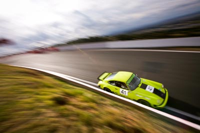 41;10-April-2009;1975-Porsche-911-Carrera;4NSW;Australia;BAZ27L;Bathurst;FOSC;Festival-of-Sporting-Cars;Geoff-Morgan;Historic-Sports-Cars;Mt-Panorama;New-South-Wales;auto;classic;clouds;motion-blur;motorsport;racing;sky;vintage;wide-angle