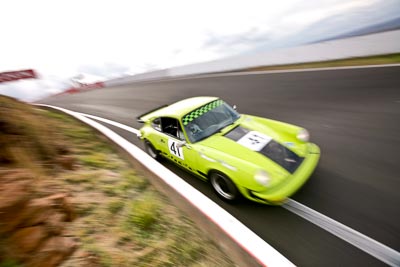 41;10-April-2009;1975-Porsche-911-Carrera;Australia;BAZ27L;Bathurst;FOSC;Festival-of-Sporting-Cars;Geoff-Morgan;Historic-Sports-Cars;Mt-Panorama;NSW;New-South-Wales;auto;classic;clouds;motion-blur;motorsport;racing;sky;vintage;wide-angle