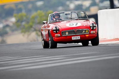 87;10-April-2009;1967-MGB;27162H;Australia;Bathurst;FOSC;Festival-of-Sporting-Cars;Kerry-Phelan;Mt-Panorama;NSW;New-South-Wales;Regularity;auto;motorsport;racing;super-telephoto