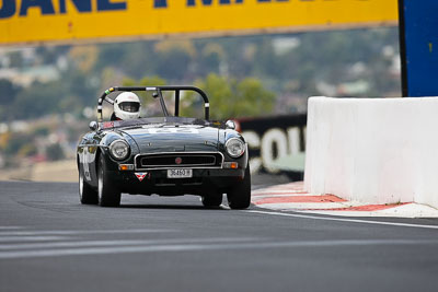 22;10-April-2009;1971-MGB-Roadster;36460H;Australia;Bathurst;FOSC;Festival-of-Sporting-Cars;Geoff-Pike;Mt-Panorama;NSW;New-South-Wales;Sports-Touring;auto;motorsport;racing;super-telephoto