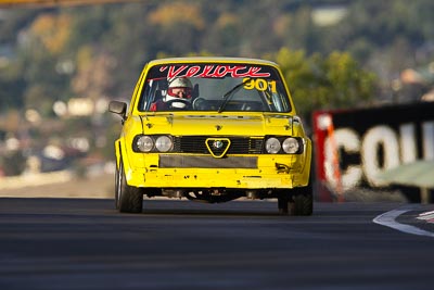 901;10-April-2009;1981-Alfa-Romeo-Alfasud;Australia;Bathurst;FOSC;Festival-of-Sporting-Cars;Marque-and-Production-Sports;Mt-Panorama;NSW;New-South-Wales;Paul-Murray;auto;motorsport;racing;super-telephoto