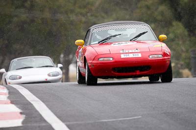 166;11-April-2009;1989-Mazda-MX‒5;Australia;Bathurst;Chris-West;FOSC;Festival-of-Sporting-Cars;Mazda-MX‒5;Mazda-MX5;Mazda-Miata;Mt-Panorama;NSW;New-South-Wales;Regularity;TOT933;auto;motorsport;racing;super-telephoto