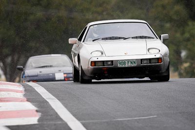 84;11-April-2009;1984-Porsche-928S;908FNN;Australia;Bathurst;FOSC;Festival-of-Sporting-Cars;Mt-Panorama;NSW;New-South-Wales;Regularity;Sean-Conway;auto;motorsport;racing;super-telephoto