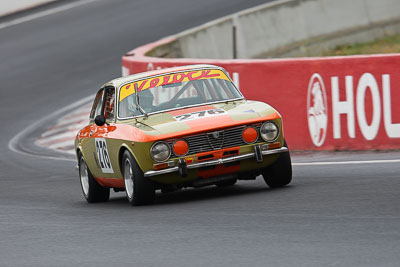 276;11-April-2009;1973-Alfa-Romeo-105-GTV;Australia;Bathurst;Bill-Magoffin;FOSC;Festival-of-Sporting-Cars;Historic-Touring-Cars;Mt-Panorama;NSW;New-South-Wales;auto;classic;motorsport;racing;super-telephoto;vintage
