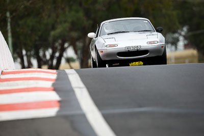 21;11-April-2009;1990-Mazda-MX‒5;AV32DJ;Australia;Bathurst;Bill-Shipton;FOSC;Festival-of-Sporting-Cars;Mazda-MX‒5;Mazda-MX5;Mazda-Miata;Mt-Panorama;NSW;New-South-Wales;Regularity;auto;motorsport;racing;super-telephoto