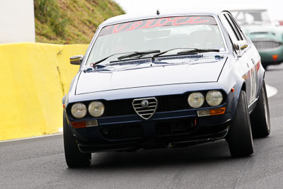 31;11-April-2009;1975-Alfa-Romeo-Alfetta-GT;30862H;Australia;Bathurst;FOSC;Festival-of-Sporting-Cars;Historic-Sports-Cars;Mt-Panorama;NSW;New-South-Wales;Paul-Newby;auto;classic;motorsport;racing;super-telephoto;vintage