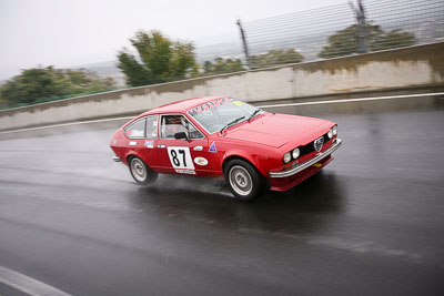 87;11-April-2009;1976-Alfa-Romeo-Alfetta-GT;Australia;Bathurst;FOSC;Festival-of-Sporting-Cars;George-Tillett;Improved-Production;Mt-Panorama;NSW;New-South-Wales;auto;motorsport;racing;wide-angle