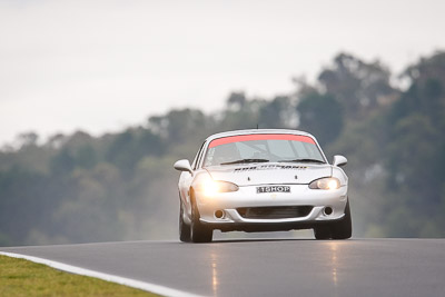 611;11-April-2009;2003-Mazda-MX‒5-SE;Australia;Bathurst;FOSC;Festival-of-Sporting-Cars;Marque-and-Production-Sports;Mazda-MX‒5;Mazda-MX5;Mazda-Miata;Mt-Panorama;NSW;New-South-Wales;Nick-Leontsinis;auto;motorsport;racing;super-telephoto