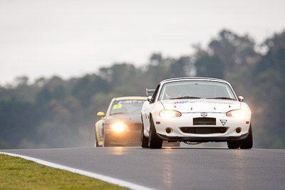 122;11-April-2009;1995-Mazda-MX‒5;Australia;Bathurst;FOSC;Festival-of-Sporting-Cars;Marque-and-Production-Sports;Mazda-MX‒5;Mazda-MX5;Mazda-Miata;Mt-Panorama;NSW;Neil-Dedrie;New-South-Wales;auto;motorsport;racing;super-telephoto