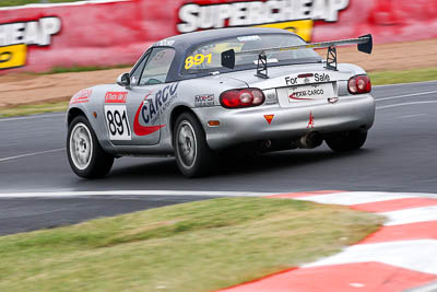 891;11-April-2009;2002-Mazda-MX‒5;Australia;Bathurst;FOSC;Festival-of-Sporting-Cars;Mazda-MX‒5;Mazda-MX5;Mazda-Miata;Mt-Panorama;NSW;New-South-Wales;Patricia-Rooke;Regularity;auto;motion-blur;motorsport;racing;super-telephoto