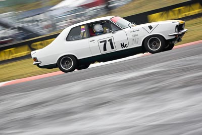 71;12-April-2009;1972-Holden-Torana-XU‒1;Australia;Bathurst;FOSC;Festival-of-Sporting-Cars;Historic-Touring-Cars;Ian-Sawtell;Mt-Panorama;NSW;New-South-Wales;auto;classic;motion-blur;motorsport;racing;telephoto;vintage