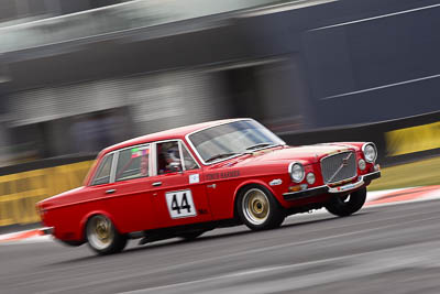 44;12-April-2009;1972-Volvo-164-E;Australia;Bathurst;FOSC;Festival-of-Sporting-Cars;Historic-Touring-Cars;Mt-Panorama;NSW;New-South-Wales;Vince-Harmer;auto;classic;motion-blur;motorsport;racing;telephoto;vintage