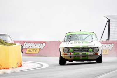 295;12-April-2009;1973-Alfa-Romeo-GTV-2000;Australia;Bathurst;FOSC;Festival-of-Sporting-Cars;Historic-Touring-Cars;Mt-Panorama;NSW;New-South-Wales;Spencer-Rice;auto;classic;motorsport;racing;super-telephoto;vintage