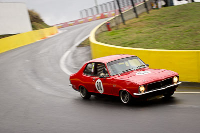 80;12-April-2009;1972-Holden-Torana-XU‒1;Australia;Bathurst;FOSC;Festival-of-Sporting-Cars;Gary-Edwards;Historic-Touring-Cars;Mt-Panorama;NSW;New-South-Wales;auto;classic;motion-blur;motorsport;racing;telephoto;vintage