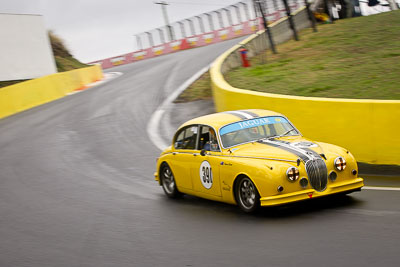 391;12-April-2009;1977-Jaguar-XJS;Australia;Bathurst;Bruce-Grant;FOSC;Festival-of-Sporting-Cars;Historic-Touring-Cars;Mt-Panorama;NSW;New-South-Wales;auto;classic;motion-blur;motorsport;racing;telephoto;vintage