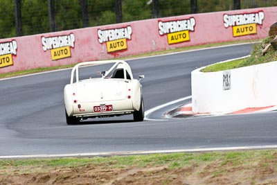 100;03399H;12-April-2009;1964-Austin-Healey-3000;Australia;Bathurst;FOSC;Festival-of-Sporting-Cars;Historic-Sports-Cars;Mt-Panorama;NSW;New-South-Wales;Peter-Jackson;auto;classic;motorsport;racing;super-telephoto;vintage