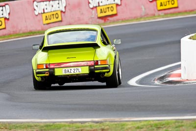 41;12-April-2009;1975-Porsche-911-Carrera;Australia;BAZ27L;Bathurst;FOSC;Festival-of-Sporting-Cars;Geoff-Morgan;Historic-Sports-Cars;Mt-Panorama;NSW;New-South-Wales;auto;classic;motorsport;racing;super-telephoto;vintage