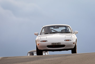 571;12-April-2009;1990-Mazda-MX‒5;Australia;BOB451;Bathurst;FOSC;Festival-of-Sporting-Cars;Mazda-MX‒5;Mazda-MX5;Mazda-Miata;Mt-Panorama;NSW;New-South-Wales;Regularity;Robert-Gage;auto;motorsport;racing;super-telephoto