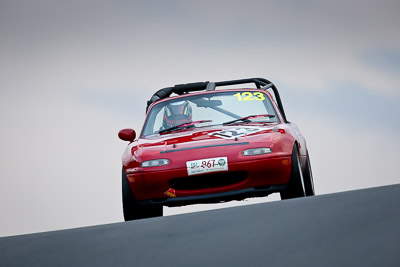 123;12-April-2009;1991-Mazda-MX‒5;Australia;Bathurst;FOSC;Festival-of-Sporting-Cars;Marque-and-Production-Sports;Mazda-MX‒5;Mazda-MX5;Mazda-Miata;Mt-Panorama;NSW;New-South-Wales;Steve-Head;auto;motorsport;racing;super-telephoto