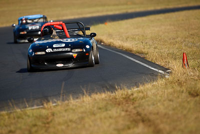 90;7-June-2009;Australia;Fred-Douglas;Group-2A;Group-2B;Mazda-MX‒5;Mazda-MX5;Mazda-Miata;Morgan-Park-Raceway;QLD;Queensland;Warwick;auto;grass;motorsport;racing;super-telephoto