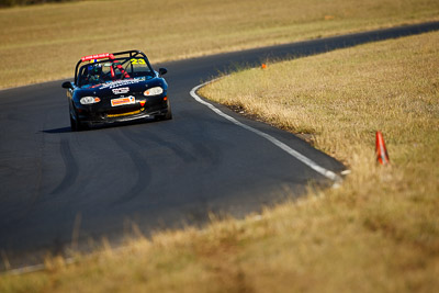 23;7-June-2009;Andrew-Thomas;Australia;Group-2F;Mazda-MX‒5;Mazda-MX5;Mazda-Miata;Morgan-Park-Raceway;QLD;Queensland;Warwick;auto;grass;motorsport;racing;super-telephoto