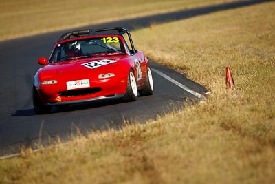 123;7-June-2009;Australia;Group-2F;Mazda-MX‒5;Mazda-MX5;Mazda-Miata;Morgan-Park-Raceway;QLD;Queensland;Steven-Head;Warwick;auto;grass;motorsport;racing;super-telephoto