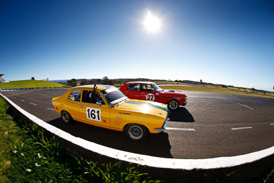 161;27;1971-Ford-Falcon-XY;1972-Holden-Torana-XU‒1;24-July-2009;Australia;Colin-Simpson;FOSC;Festival-of-Sporting-Cars;Group-N;Historic-Touring-Cars;NSW;Narellan;New-South-Wales;Oran-Park-Raceway;Peter-OBrien;auto;classic;fisheye;historic;motorsport;racing;vintage