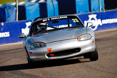 25;1999-Mazda-MX‒5;25-July-2009;Australia;FOSC;Festival-of-Sporting-Cars;Marque-Sports;Mazda-MX‒5;Mazda-MX5;Mazda-Miata;NSW;Narellan;Neil-Halls;New-South-Wales;Oran-Park-Raceway;Production-Sports-Cars;auto;motorsport;racing;super-telephoto