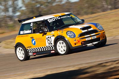 152;2003-Mini-Cooper-S;25-July-2009;Australia;FOSC;Festival-of-Sporting-Cars;Improved-Production;NSW;Narellan;New-South-Wales;Nick-Chambers;Oran-Park-Raceway;auto;motion-blur;motorsport;racing;super-telephoto