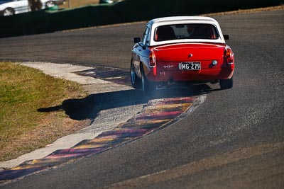14;1965-MGB-Roadster;25-July-2009;Australia;Darren-Williamson;FOSC;Festival-of-Sporting-Cars;Group-S;MG279;NSW;Narellan;New-South-Wales;Oran-Park-Raceway;auto;classic;historic;motorsport;racing;super-telephoto;vintage